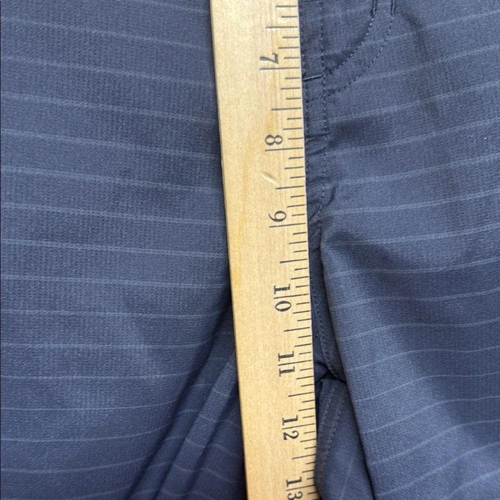 Nike‎ Dri Fit Black with Gray Stripe Golf Shorts Men's Size 34